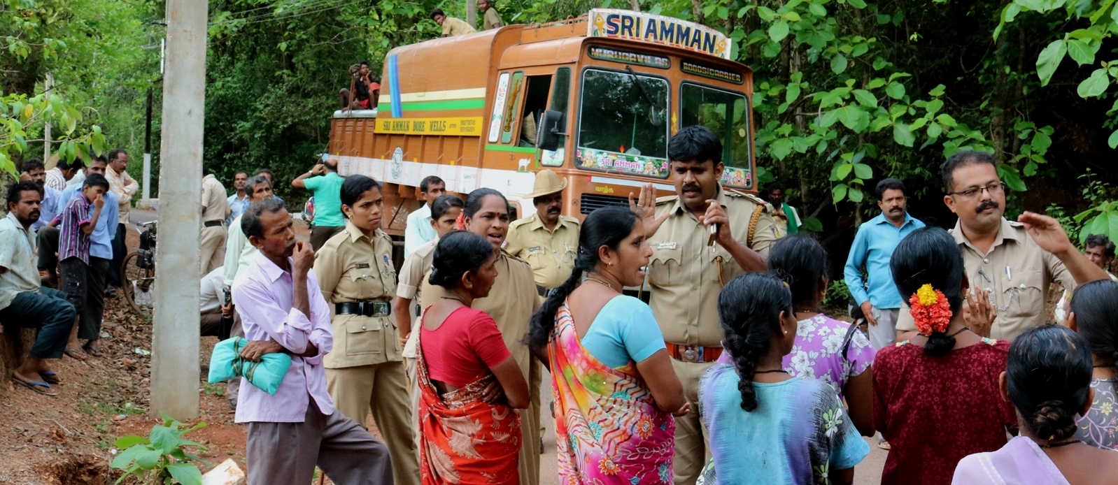 ಕೊಳವೆಬಾವಿ ನಿರ್ಮಾಣ ವಿರೋಧಿಸಿ ಪ್ರತಿಭಟನೆ